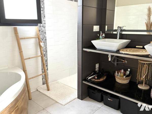 VILLA MODERNE T5 PROCHE CENTRE AVEC GARAGE ET PISCINE SAINT-MAXIMIN