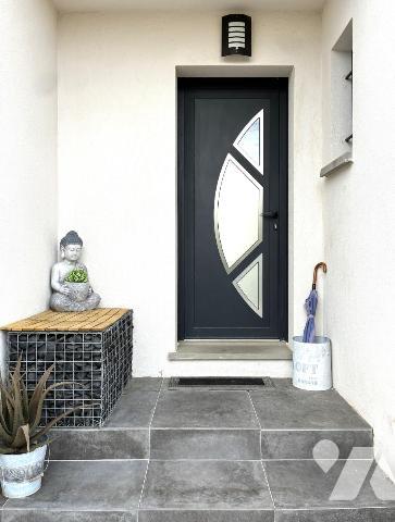 VILLA MODERNE T5 PROCHE CENTRE AVEC GARAGE ET PISCINE SAINT-MAXIMIN