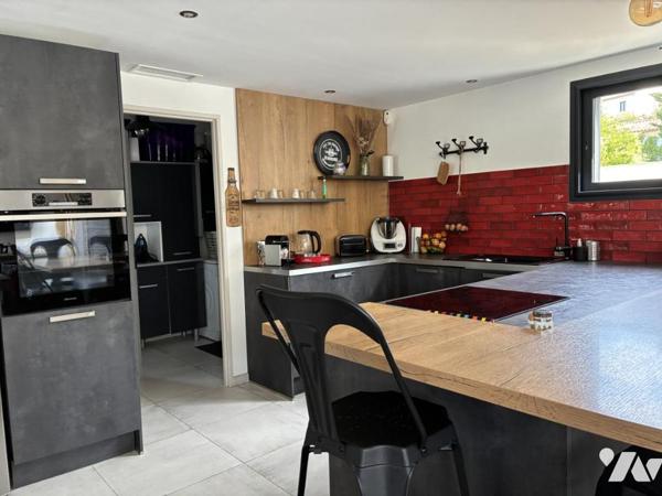 VILLA MODERNE T5 PROCHE CENTRE AVEC GARAGE ET PISCINE SAINT-MAXIMIN