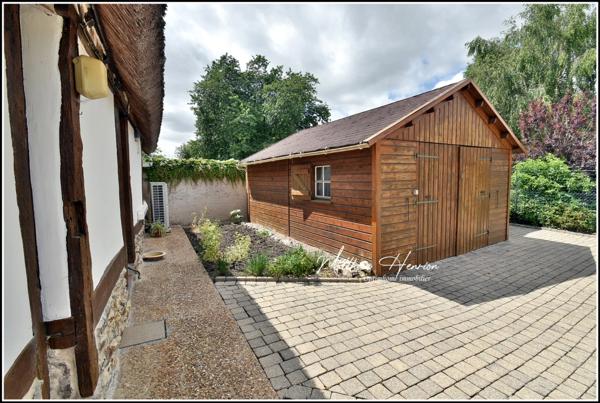 Maison de caractère chargée d'histoire, garage, DPE C !