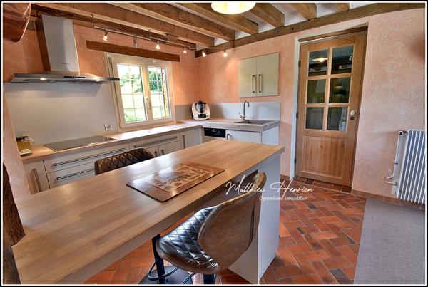Maison de caractère chargée d'histoire, garage, DPE C !