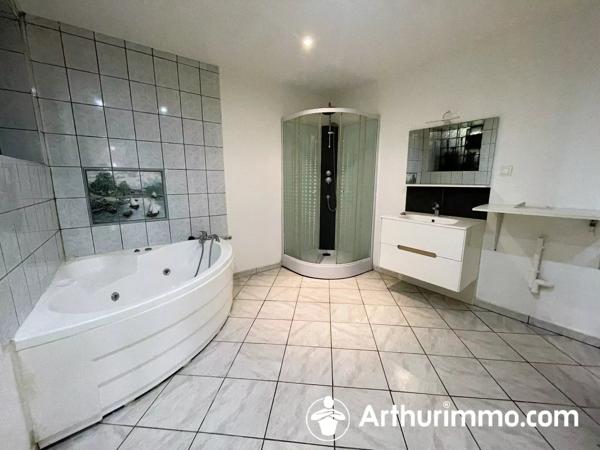 Vente                                                      Appartement
                        
                     3 pièces                      67 m2                     à Seloncourt