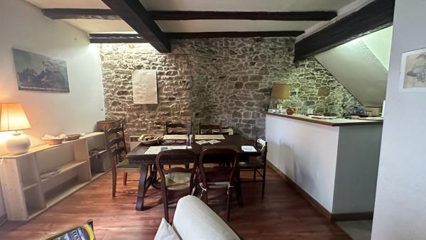 Vannes -St Patern -Cœur de Ville – Rare Appartement de Charme sur 2 niveaux traversant de plus de 80 m2