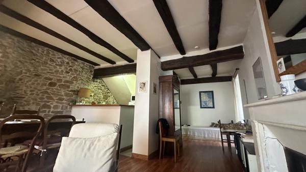 Vannes -St Patern -Cœur de Ville – Rare Appartement de Charme sur 2 niveaux traversant de plus de 80 m2