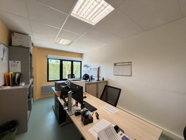 IMMEUBLE DE BUREAUX À VENDRE – INVESTISSEMENT LOCATIF – 177 M² – CHAUVIGNY