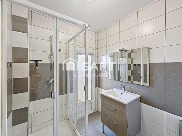 Un appartement lumineux et idéalement situé pour un quotidien facilité.