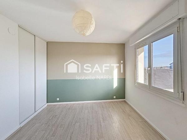 Un appartement lumineux et idéalement situé pour un quotidien facilité.