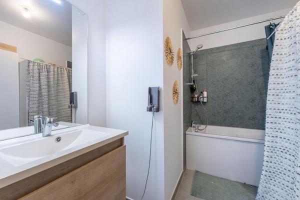 Poissy - T3 - 2 chambres, grande terrasse et parking