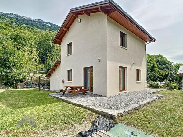 ORELLE-Maison récente 84 m², 3 chambres sur terrain plat