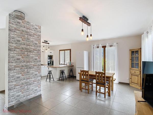 ORELLE-Maison récente 84 m², 3 chambres sur terrain plat