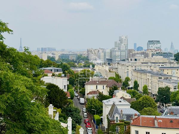 Sèvres centre - 4 pièces avec vue panoramique, deux balcons et parking