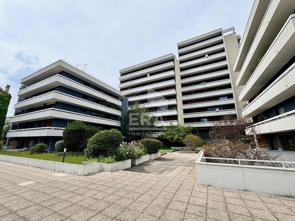 Sèvres centre - 4 pièces avec vue panoramique, deux balcons et parking