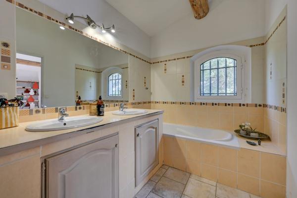 Vente Maison de luxe Meyrargues 5 Pièces 224 m²