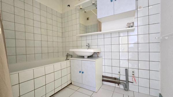 GRADIGNAN proche facultés T2 balcon, cellier, pkg