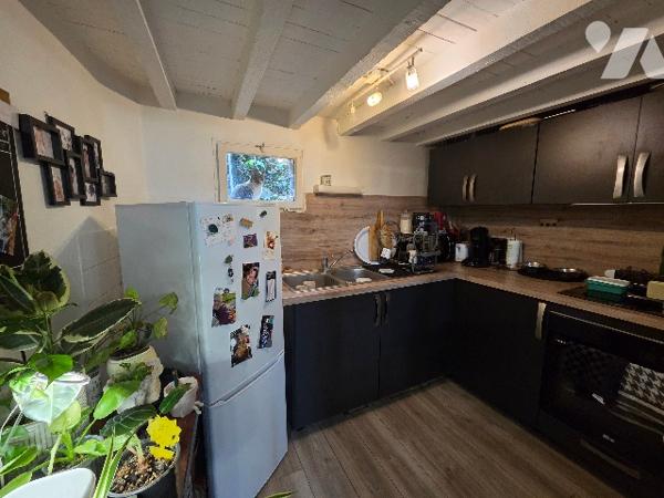 PAVILLY, maison mitoyenne de ville d'environ 39m², deux chambres sur deux niveaux.