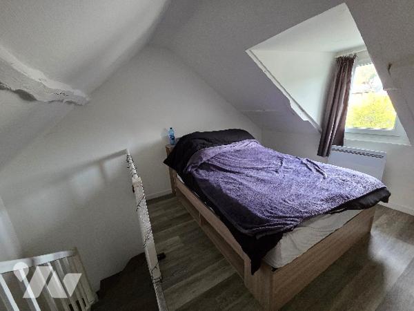 PAVILLY, maison mitoyenne de ville d'environ 39m², deux chambres sur deux niveaux.