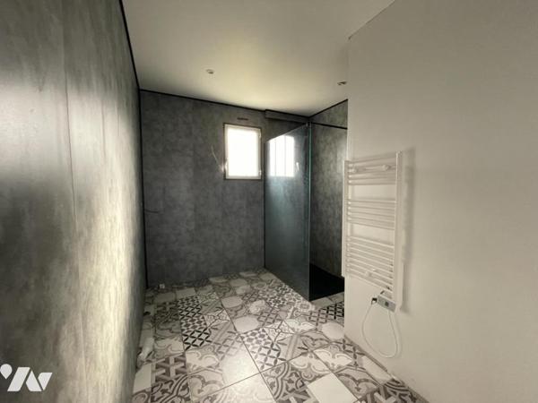 Maison d'habitation d'environ 103 m² habitables sur terrain de 697 m²