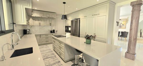 PROCHE CHARTRES Demeure prestigieuse en vallée de l'Eure