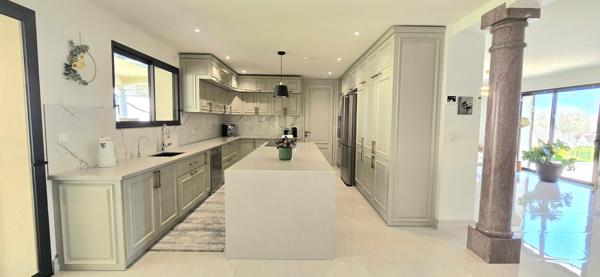 PROCHE CHARTRES Demeure prestigieuse en vallée de l'Eure