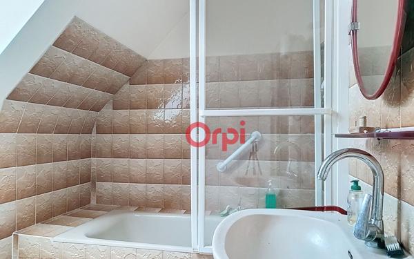 Maison à vendre    4 pièces •  Theix