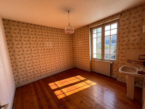 Maison à rénover, quartier Lafond, fort potentiel.