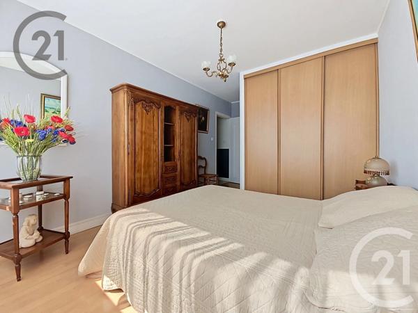 Appartement F6 à vendre  6 pièces - 122,10 m 2   TINQUEUX  - 51