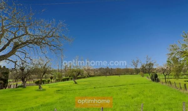 Terrain plat constructible de 2400 m² ESPINASSE VOZELLE (03)