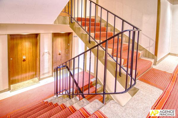 Versailles Saint-Louis Appartement 4 pièces de 86m² carrez situé au 1er étage avec ascenseur €675 000 ** - Référence 27263