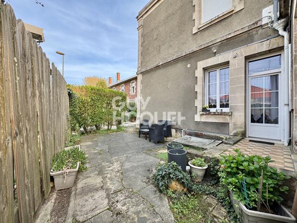 À 100 m du port - T2 avec extérieur 35 m² - Rare