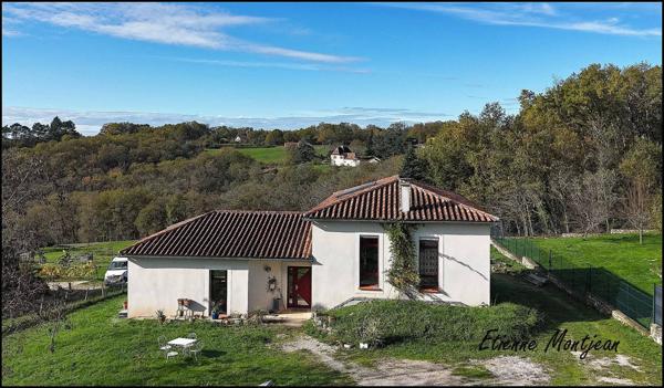 Maison 153 m² 5 chambres, jardin, garage et piscine.