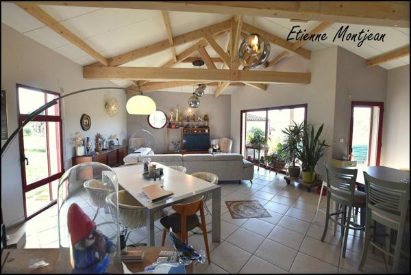 Maison 153 m² 5 chambres, jardin, garage et piscine.