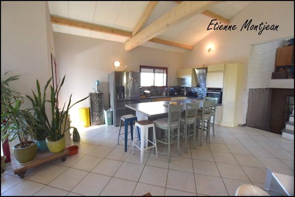 Maison 153 m² 5 chambres, jardin, garage et piscine.