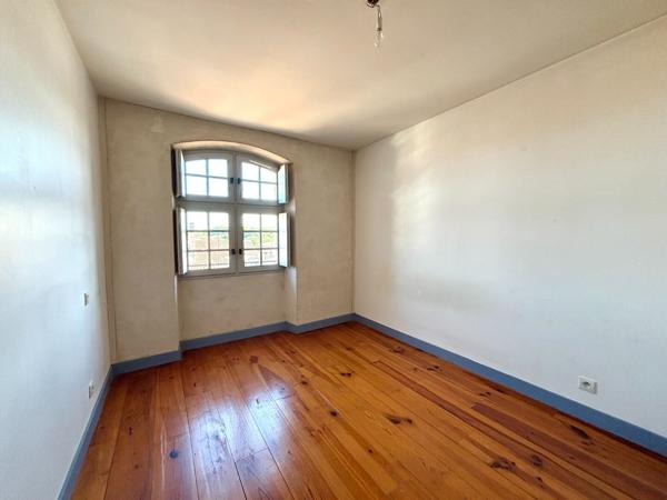 Bayonne – Cœur Historique : Rare T5 en Duplex de 106 m² avec Vue Imprenable