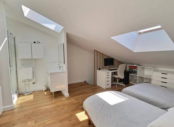 Maison Familiale, Alliance parfaite entre modernité, calme et verdure.