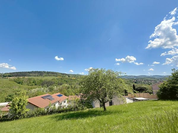 GRAND TERRAIN AVEC BELLE VUE PROCHE COMMODITES