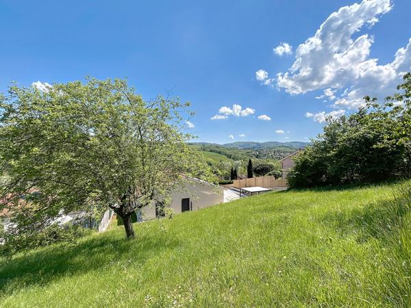 GRAND TERRAIN AVEC BELLE VUE PROCHE COMMODITES