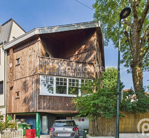 Vente
                Maison141 m² - 5 Pièces -
                    CLAMART (92140)