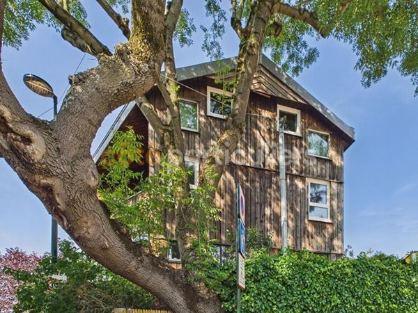 Vente
                Maison141 m² - 5 Pièces -
                    CLAMART (92140)
