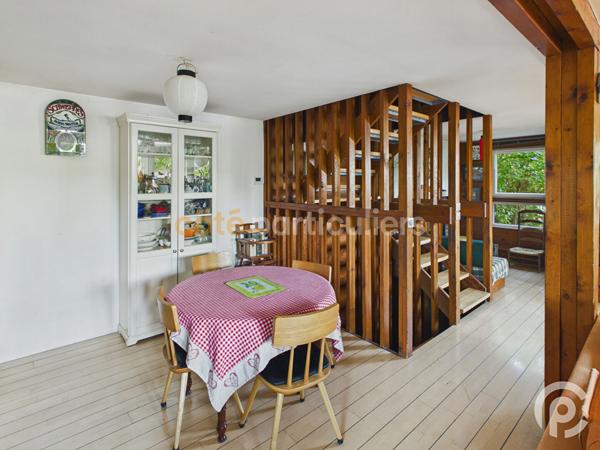 Vente
                Maison141 m² - 5 Pièces -
                    CLAMART (92140)