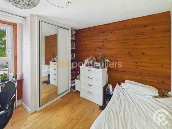 Vente
                Maison141 m² - 5 Pièces -
                    CLAMART (92140)
