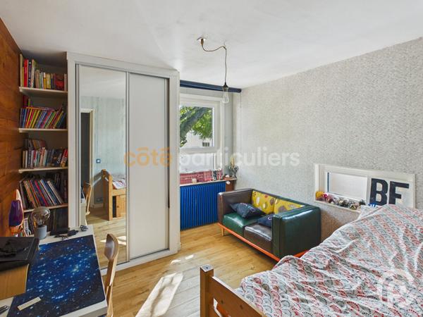Vente
                Maison141 m² - 5 Pièces -
                    CLAMART (92140)