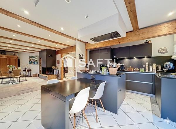 Maison avec piscine à Malagny, 200 m de la Suisse