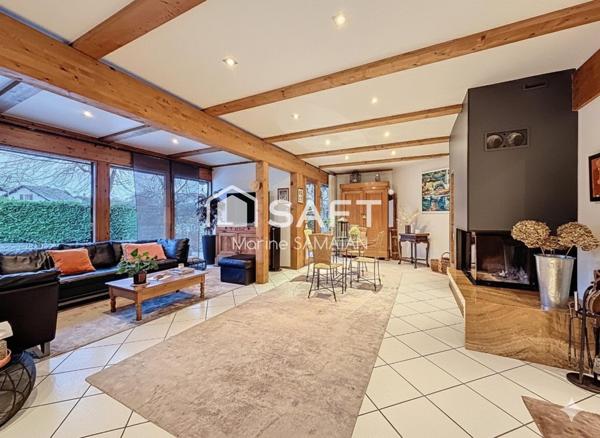 Maison avec piscine à Malagny, 200 m de la Suisse