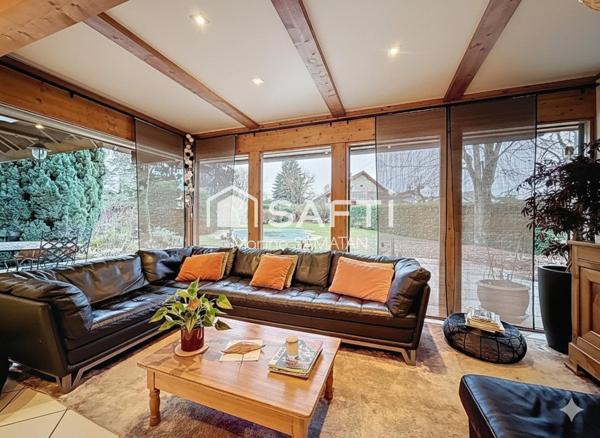 Maison avec piscine à Malagny, 200 m de la Suisse