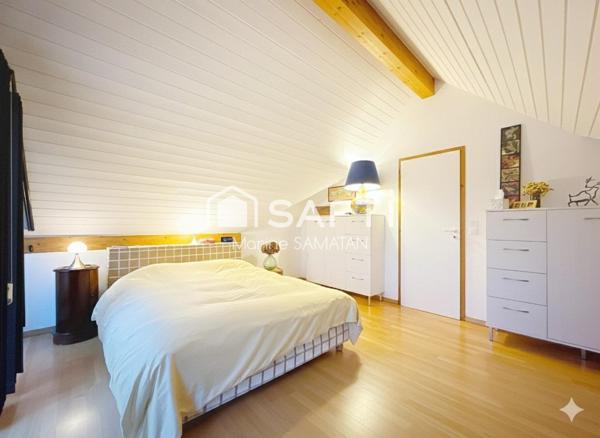 Maison avec piscine à Malagny, 200 m de la Suisse