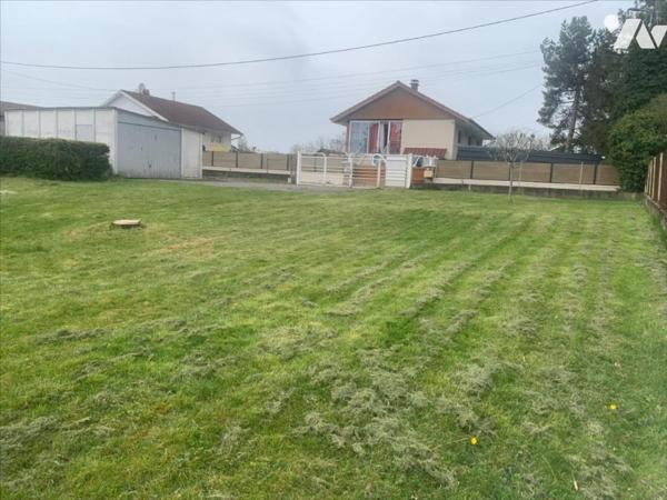 SAINT VIT: terrain à bâtir de 669 m² – Calme, arboré, viabilisation en bordure