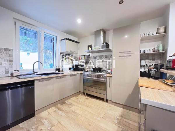 Maison rénovée avec jardin et forêt privée