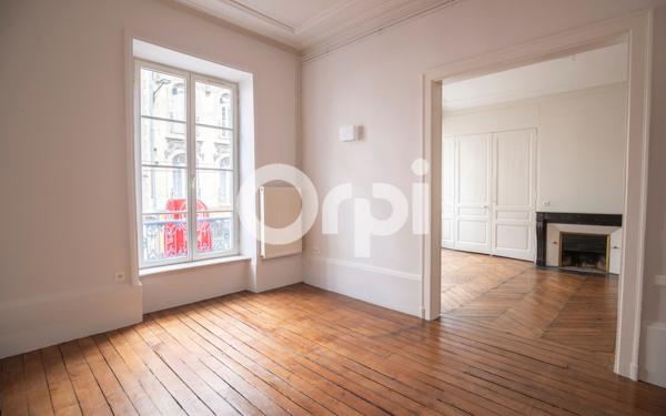 Appartement à vendre    3 pièces • 90,09 m2 Limoges