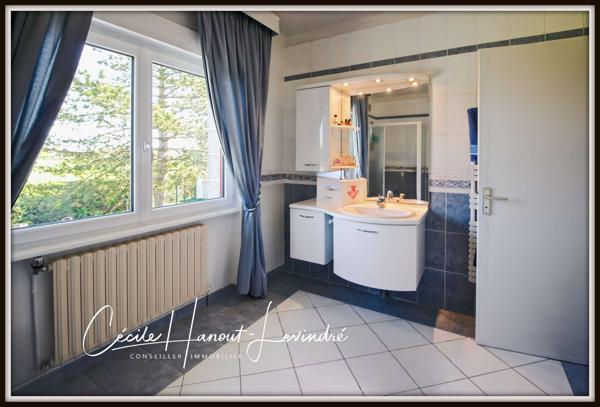 Le Mont-Saint-Michel (50170) Secteur Baie du Mont-Saint-Michel - pavillon sur sous-sol 165 M² - 5 chambres - terrain 1662 m².