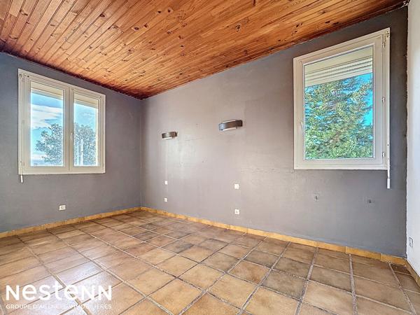 Charmante Maison de 178 m² + Local professionnel de 150 m² dans propriété avec terrain sur parcelle de 2566 m² à Portel-des-Corbières